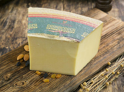 Твердый десертный сыр Грюнбергер