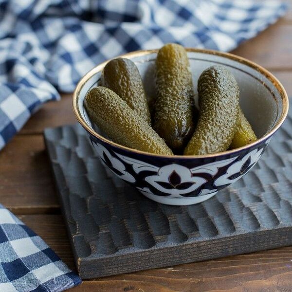 Огурцы острые с чесноком