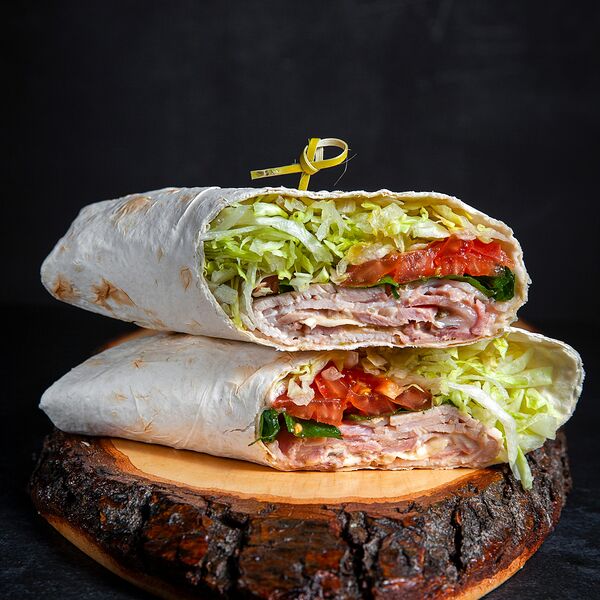 Ролл с подкопченой индейкой