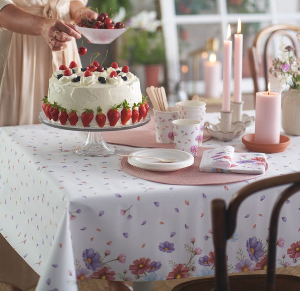 

Скатерть одноразовая Duni Blooms 138х220 см Германия