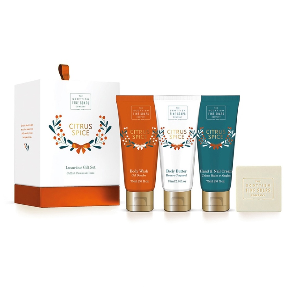 

Набор подарочный Luxurious Gift Set Citrus Spice: гель для душа 75 мл, крем-масло для тела 75 мл, крем для ногтей и рук 75 мл, мыло 40 г, The Scottish Fine Soaps, Великобритания