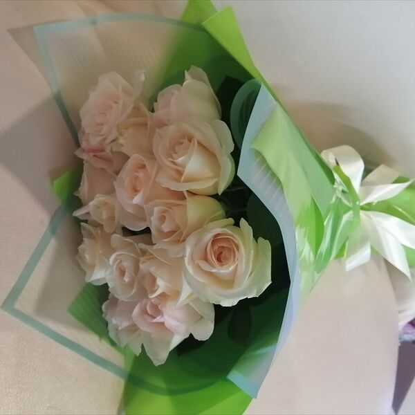 Кремовые розы