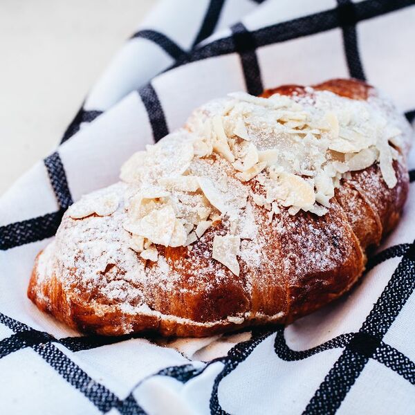 Круассан миндальный SashaBread