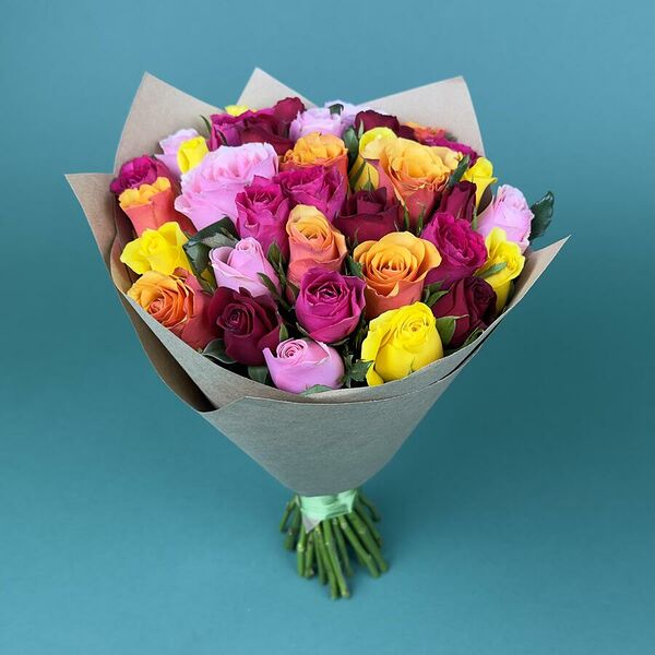 Букет цветов из 35 роз микс Кения 40см