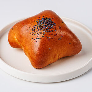 Пирожок с яблочной начинкой, кафе