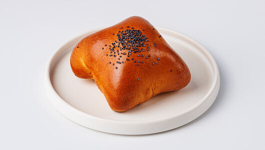 Пирожок с яблочной начинкой, кафе