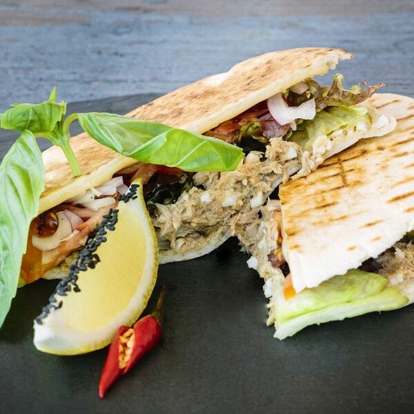 Пита-тост с тунцом