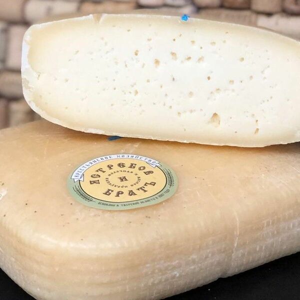 Сыр полутвердый Российский из коровьего молока