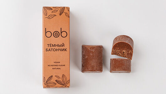 Батончик темный шоколад с орехами, кафе