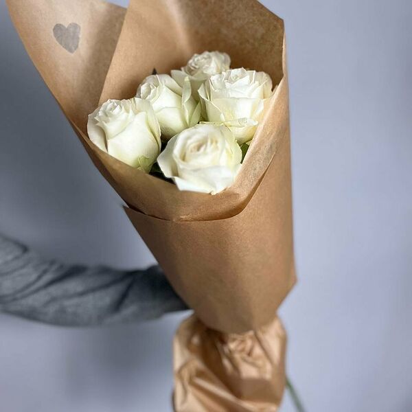 5 белых роз 50-60см премиум