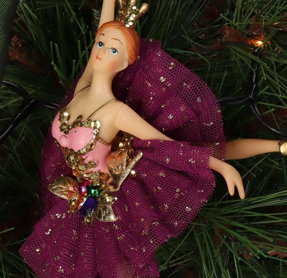 

Игрушка для елки Kersten «Коллекция Праздник» Балерина в бордовой юбке 17.8см, Нидерланды