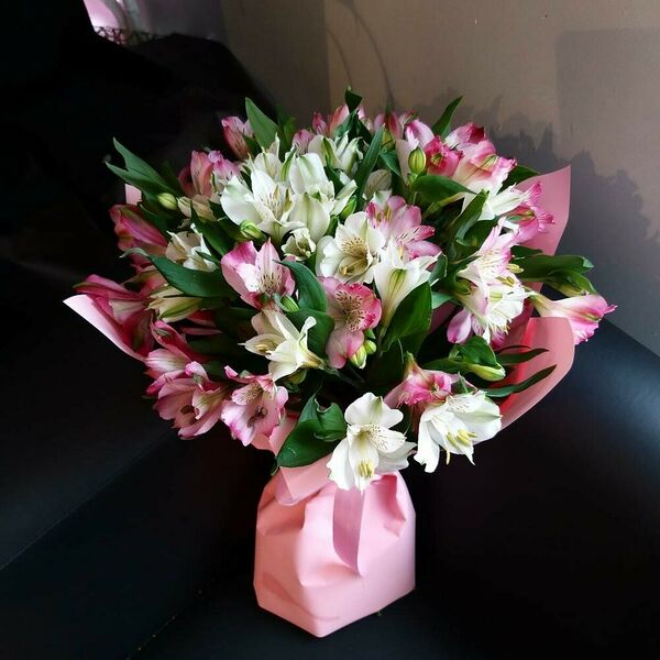 Букет альстромерий