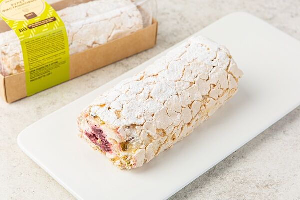 Рулет фисташковый с малиной