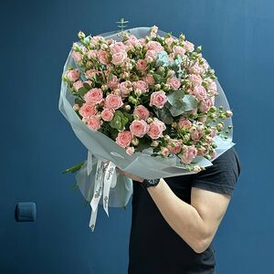 Букет из кустовых роз