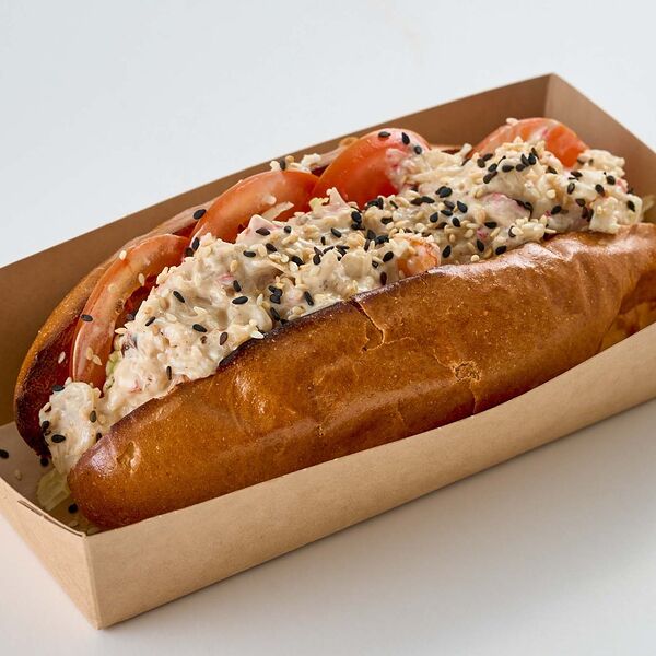 Хот-дог с креветкой в сливочном соусе