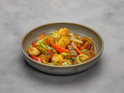 Палтус с овощами в устричном соусе