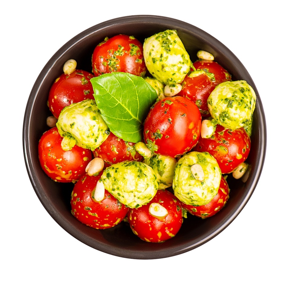 

Салат Капрезе с соусом песто и кедровыми орешками