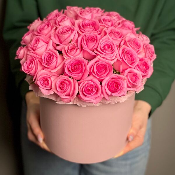 Розовые розы в шляпной коробке L