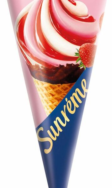Мороженое Sunreme Клубника со сливками в вафельном рожке 