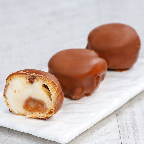 Профитроли со сливками и солёной карамелью 60 шт.