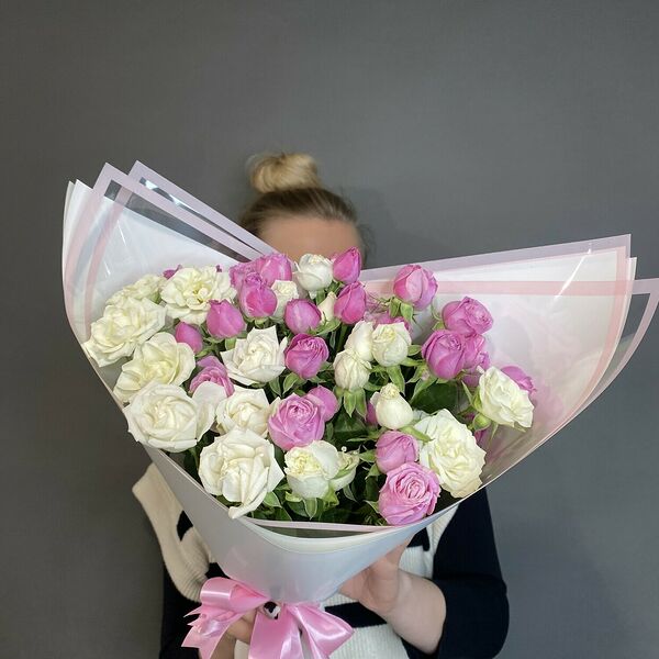 Моно букет из кустовых роз