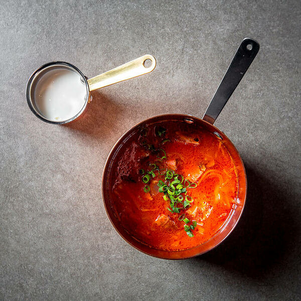 Борщ с телячьими щечками и языком