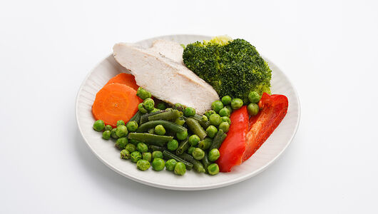 Куриная грудка су-вид с овощами на пару