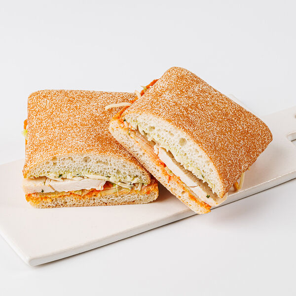 Чиабатта с куриным филе, соусом ромеско и песто 250 г