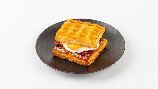 Картофельная вафля Вкусвилл с беконом и яйцом