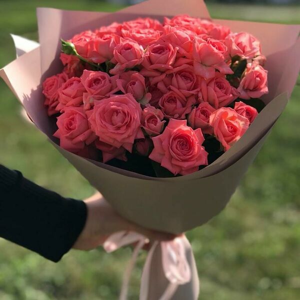 Кустовые розы 11 шт