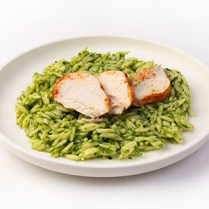 Паста "Орзо" с песто и запеченной курицей