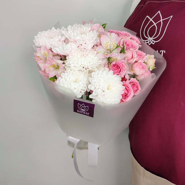 Букет из цветов, авторский букет из хризантем, роз и альстромерий Романтическое приключение 