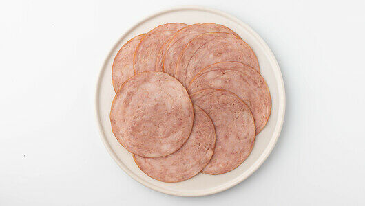 Сервелат с индейкой и говядиной, нарезка