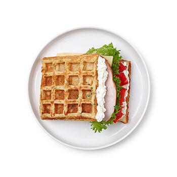 Вафля-сэндвич с копчёной индейкой, сыром и перцем гриль Уже Готово 260 г, Россия