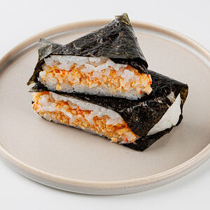 Онигири "Крабовый" в соусе "Спайси"