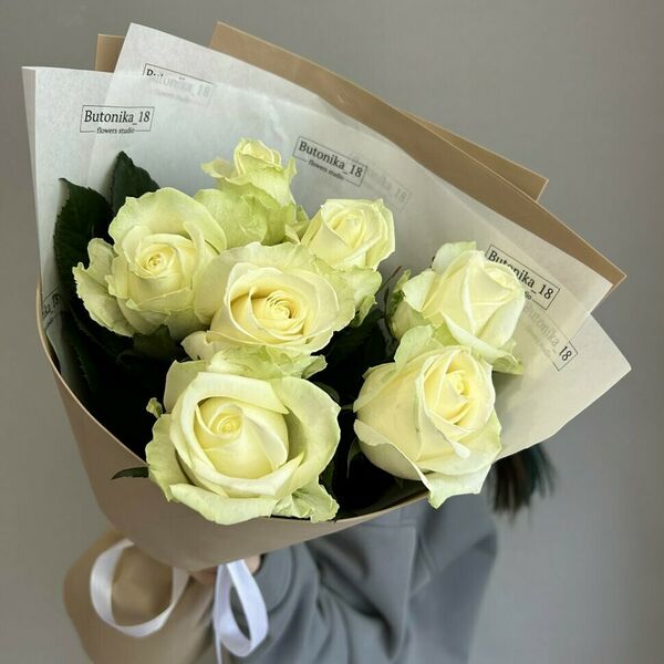 Букет из 7 белых роз