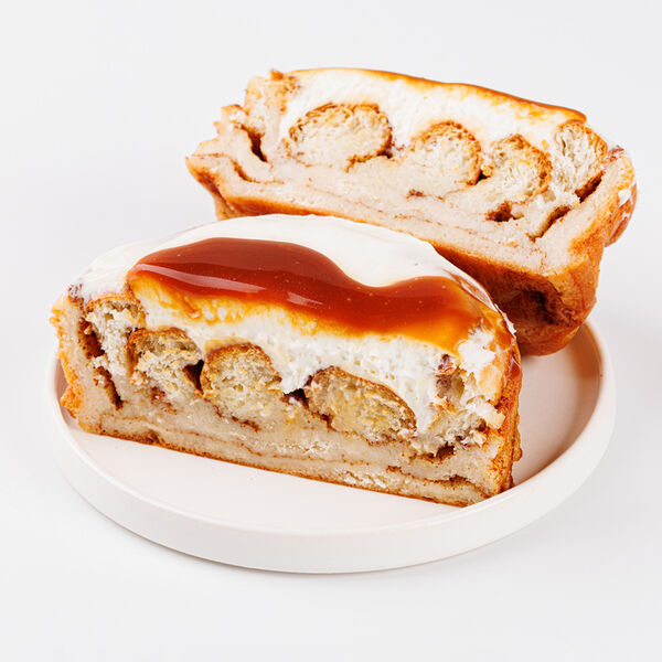 Улитка с творожным кремом, корицей и соленой карамелью, кафе