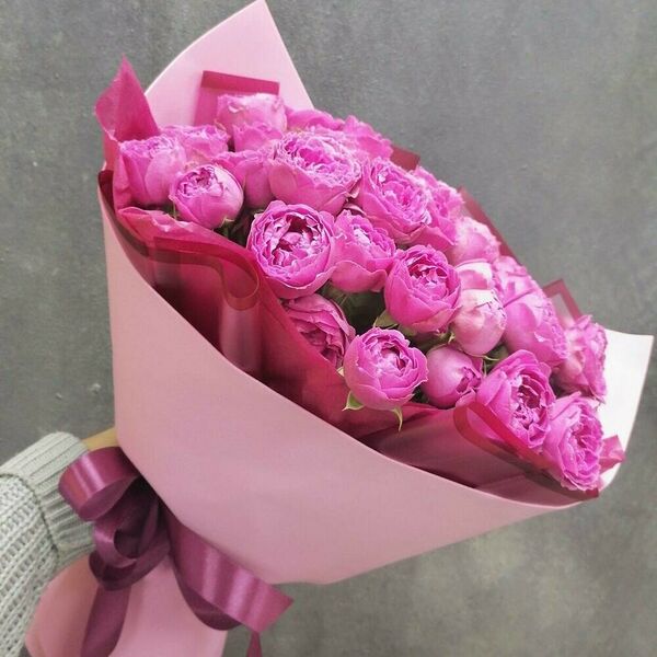 Букет из  пионовидных кустовых роз