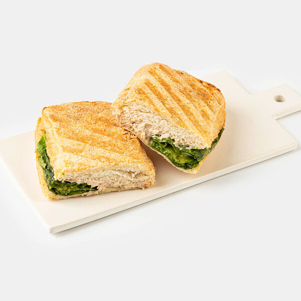 Чиабатта с тунцом и яйцом, кафе