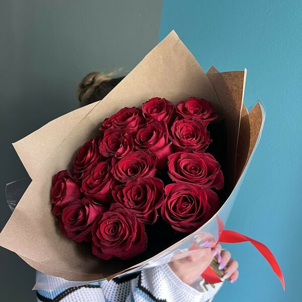 15 красных роз классика