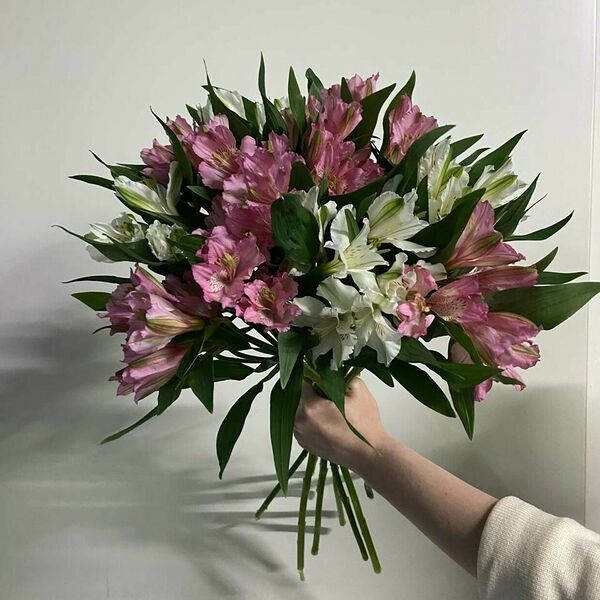 Букет из альстромерий