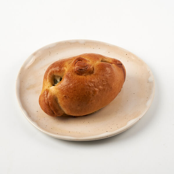 Пирожок с курицей и шпинатом