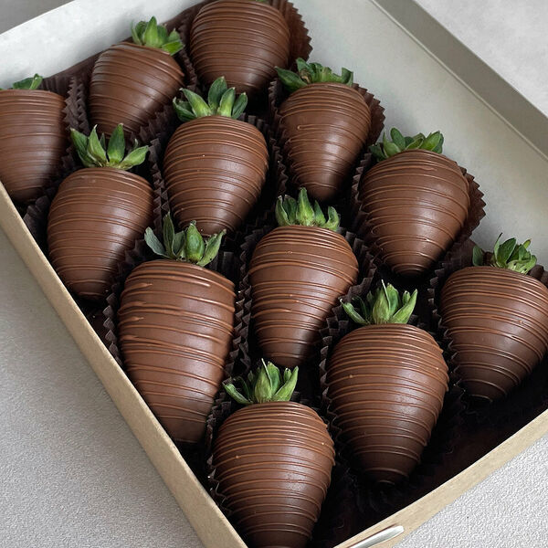 Набор клубники в шоколаде Молочный шоколад 12-15 ягод