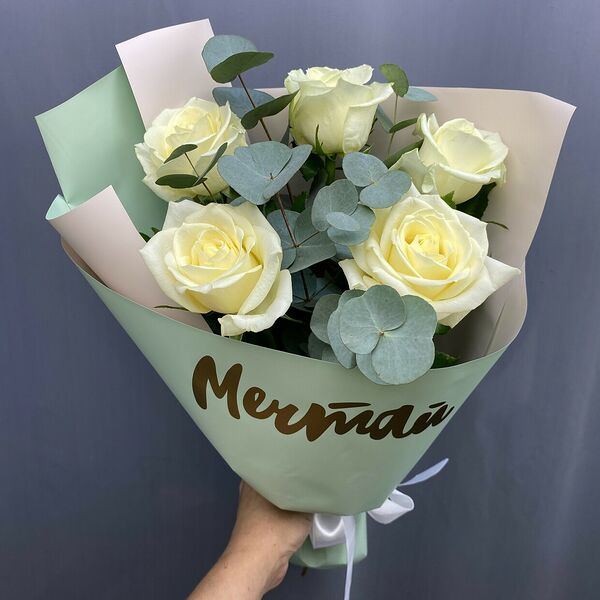 Букет из 5 белых роз