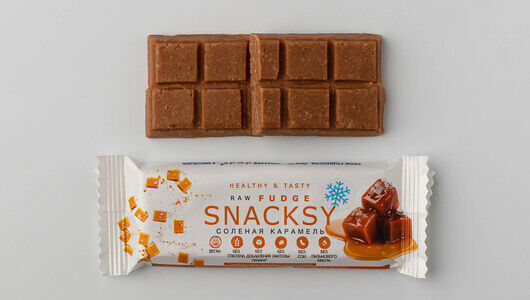 Батончик Raw fudge с солёной карамелью, Snacksy