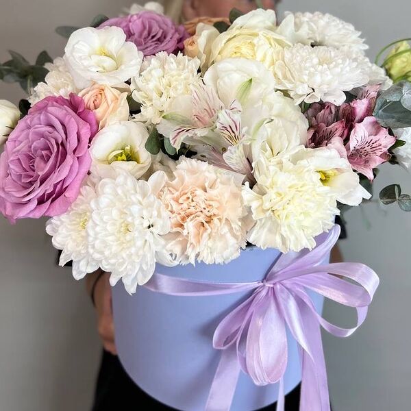 Шляпная коробка с пионовидной розой Квин Кроун