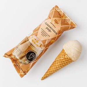 Мороженое "Арахисовый раф" в вафельном рожке