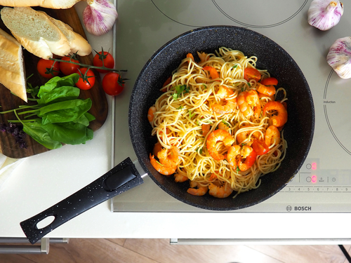 

Сковорода HOMECLUB Marble 26см литая со съемной ручкой soft touch HC-26I-SR