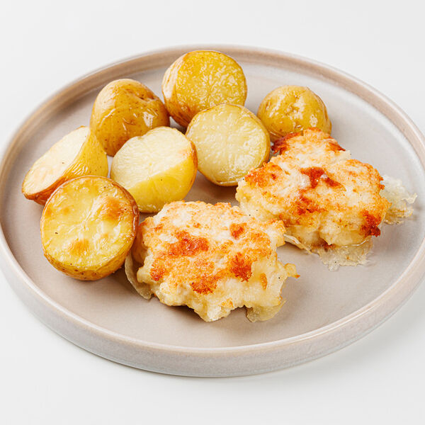 Биточки из курицы и сыра с запеченным картофелем, 180г