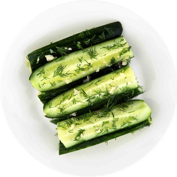 Огурцы свежие с укропом